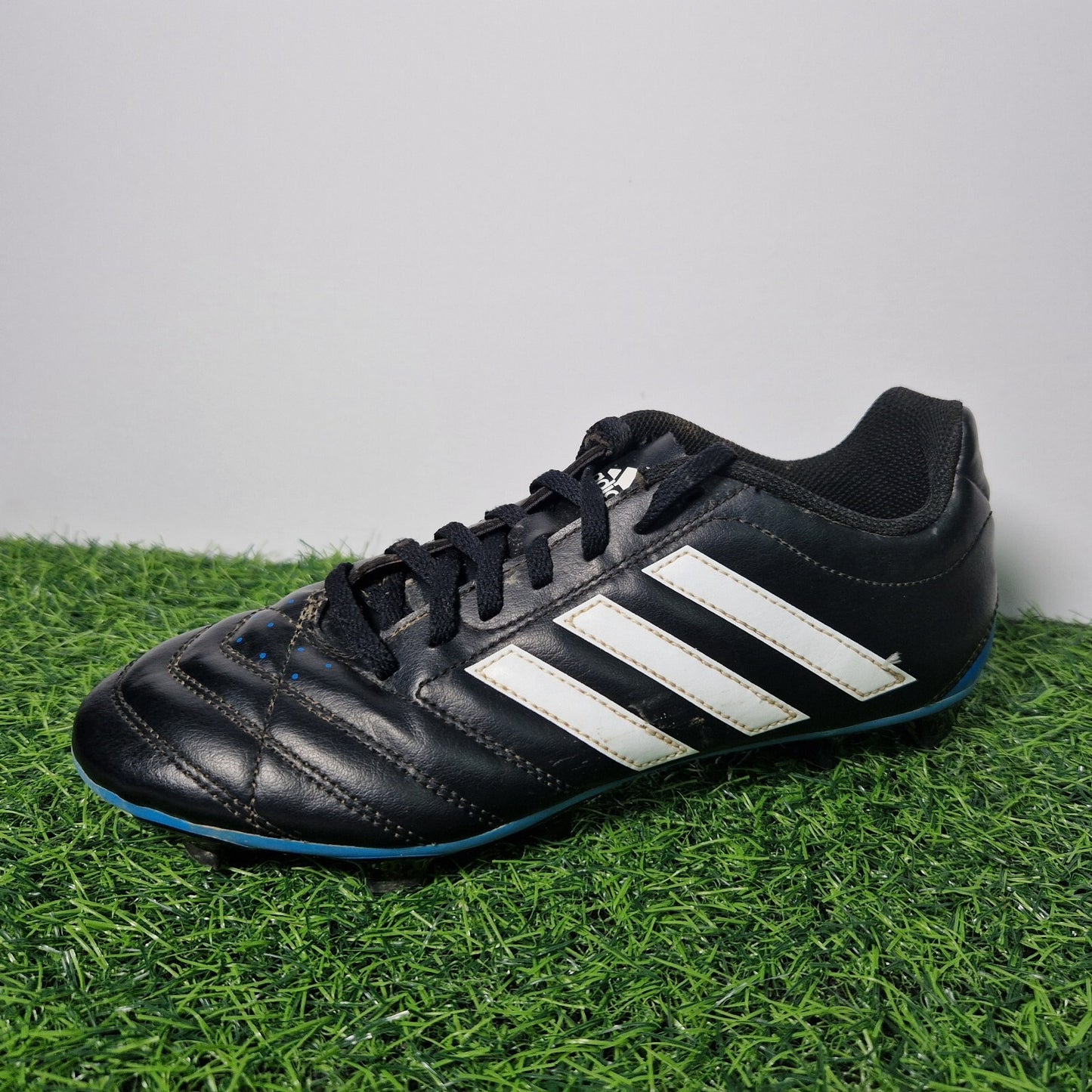 Adidas Goletto V Football Boots - Black / Blue - Moulded Studs - UK Size 6.5