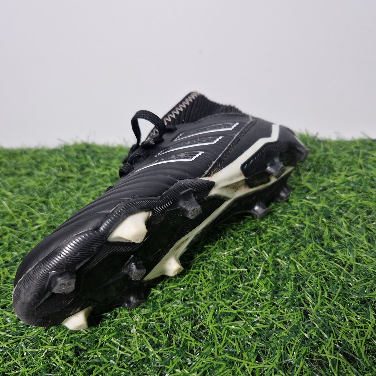 adidas Predator 18.3 Firm Ground Football Boots - Black - Boys Size 11 Kids