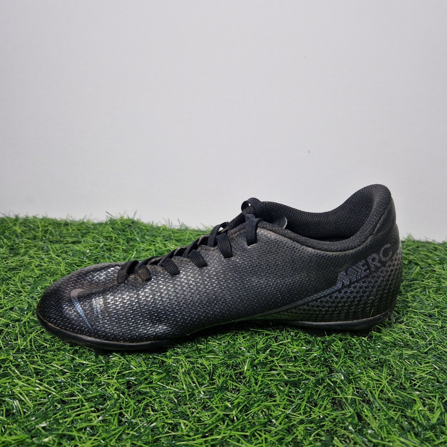 Nike JR Mercurial Vapor 13 Club FG Football Boots - Black - Boys UK Size 2.5